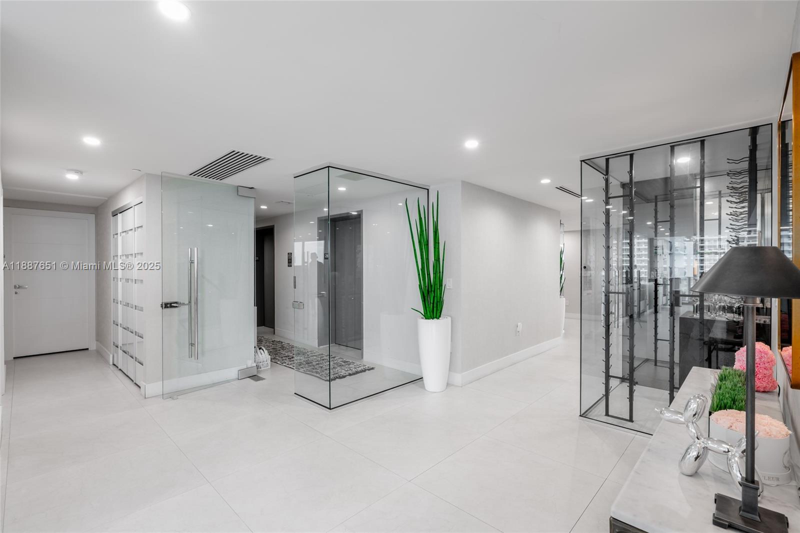 488 NE 18th St Unit: 2612/2615