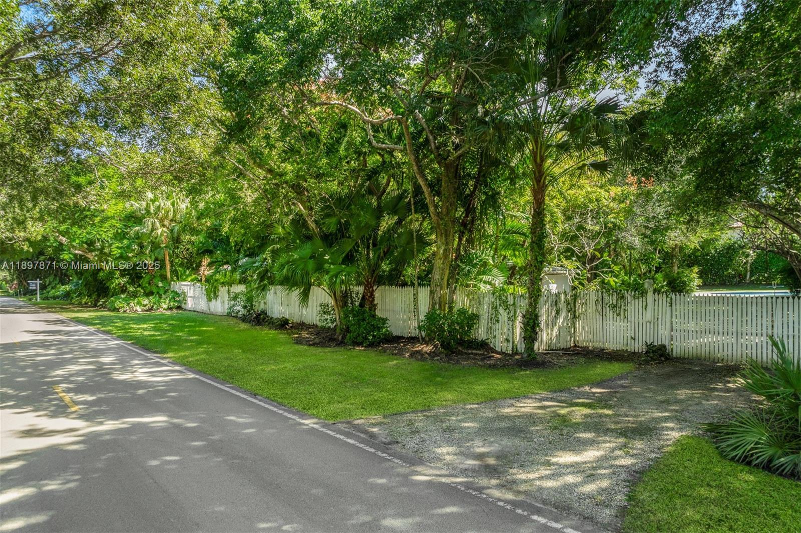 5950 SW 128th St, Pinecrest