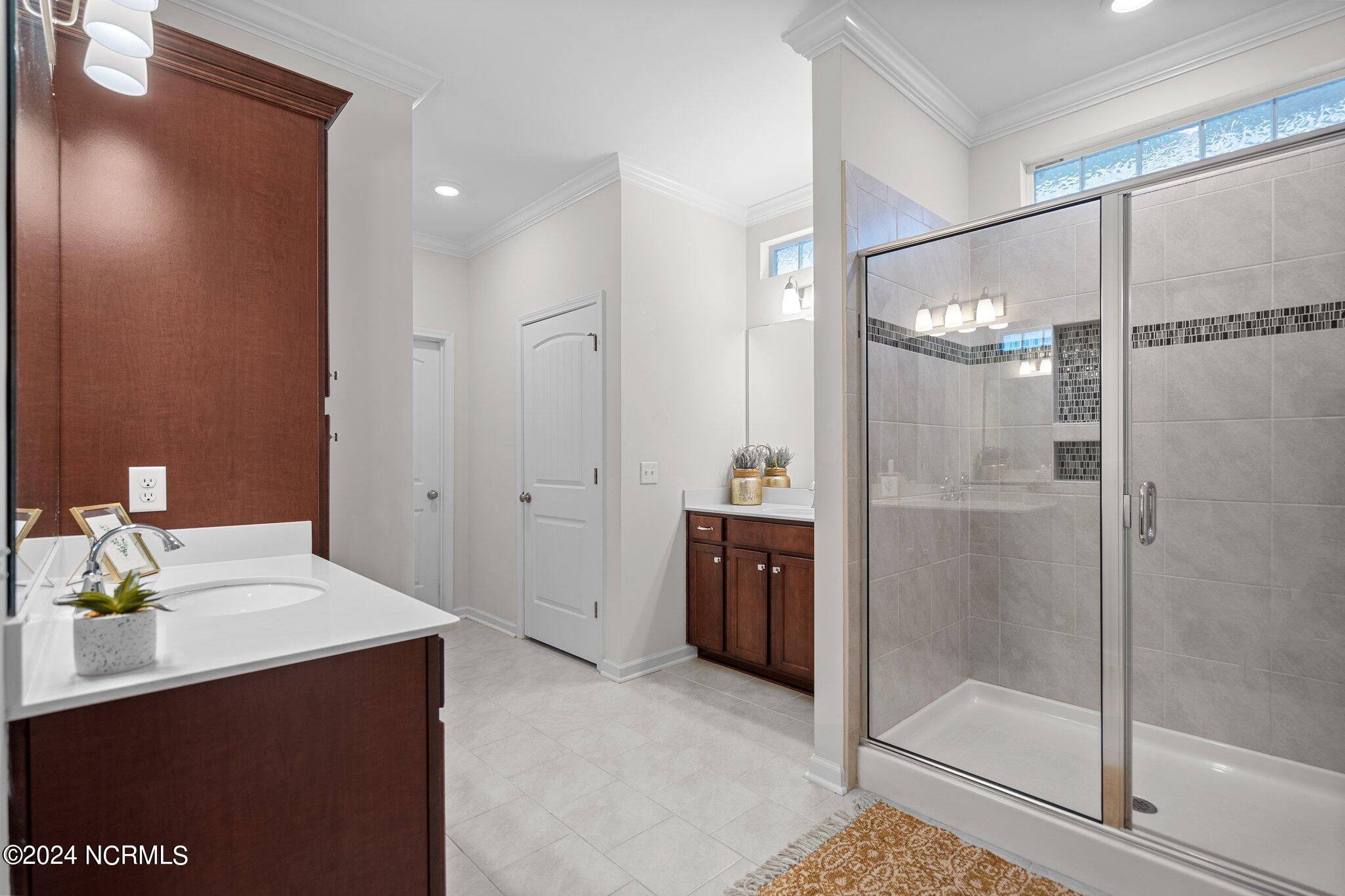 6016 Meadowgrove Loop