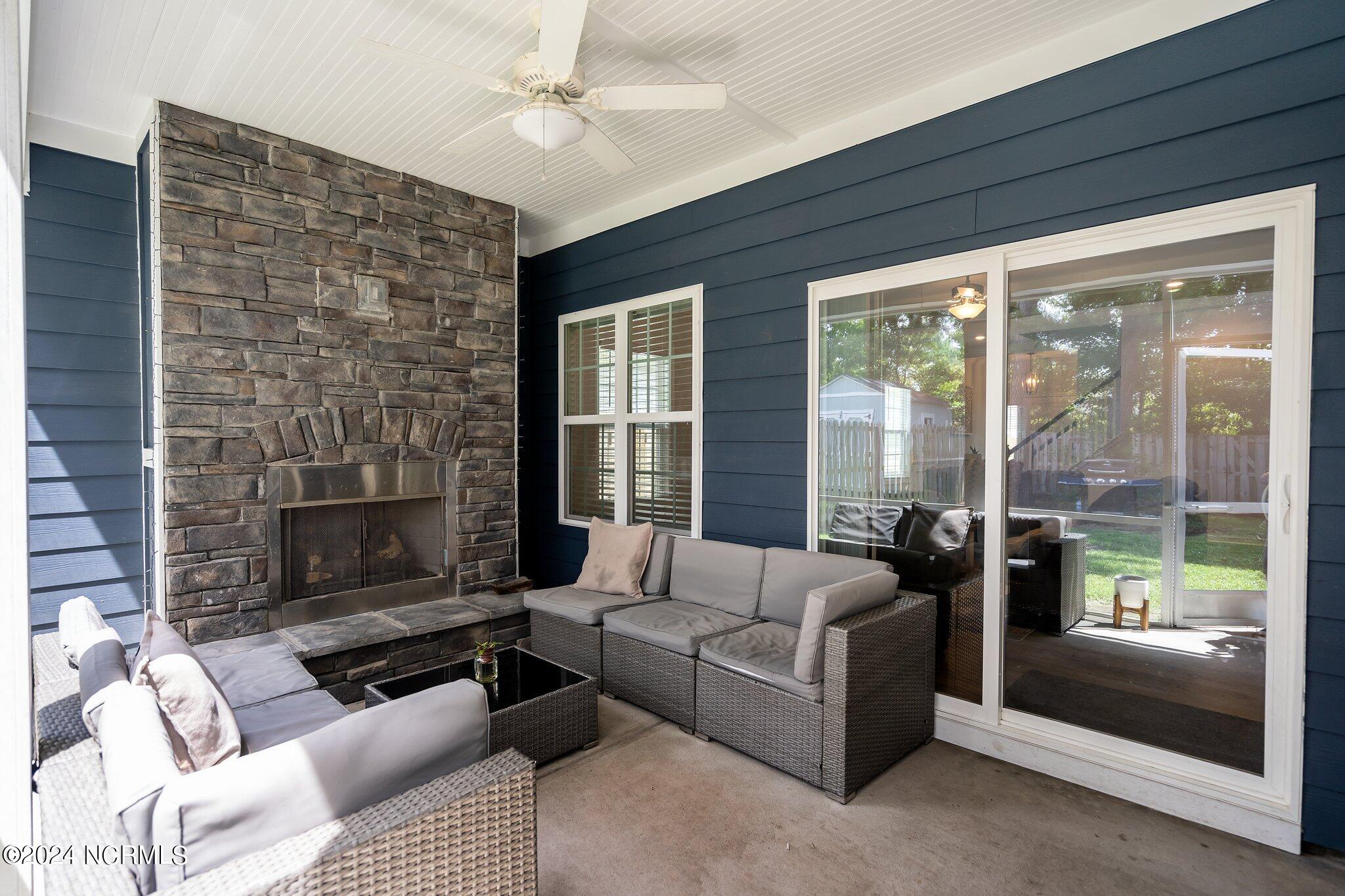 6016 Meadowgrove Loop