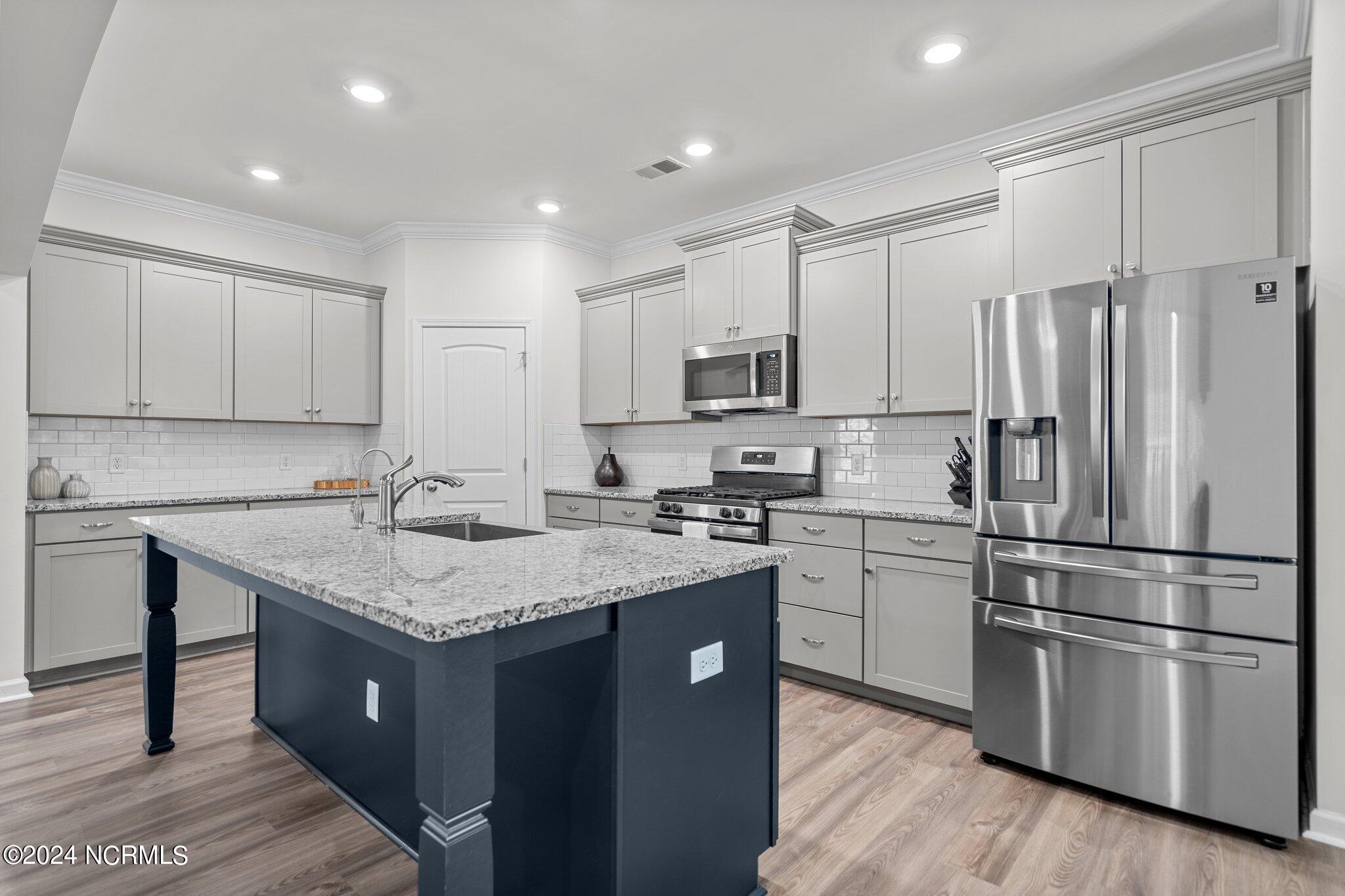6016 Meadowgrove Loop