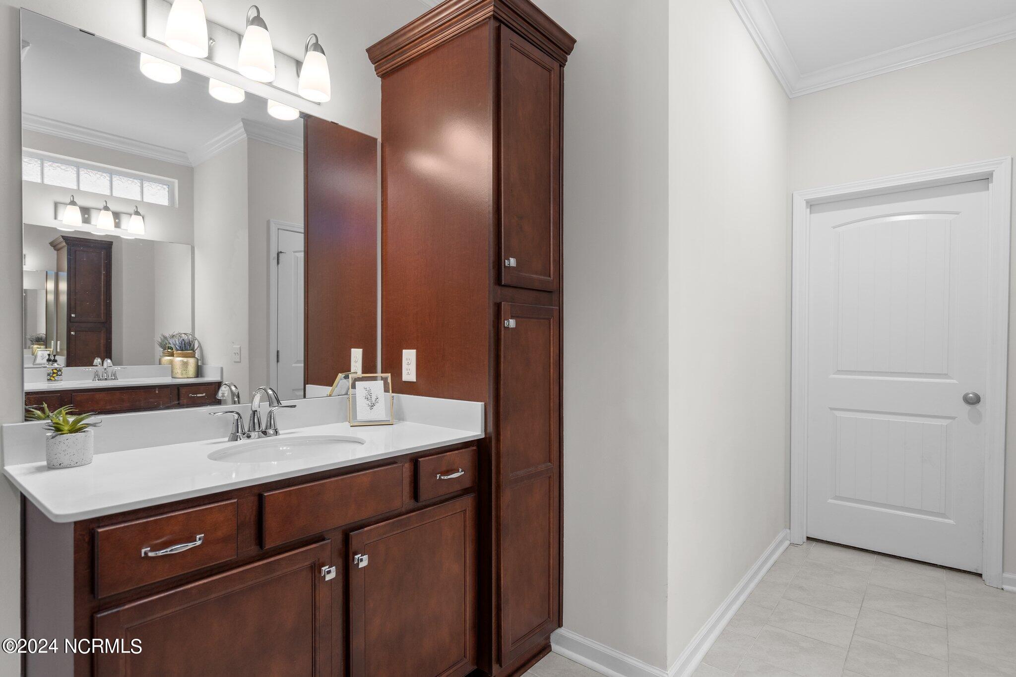 6016 Meadowgrove Loop