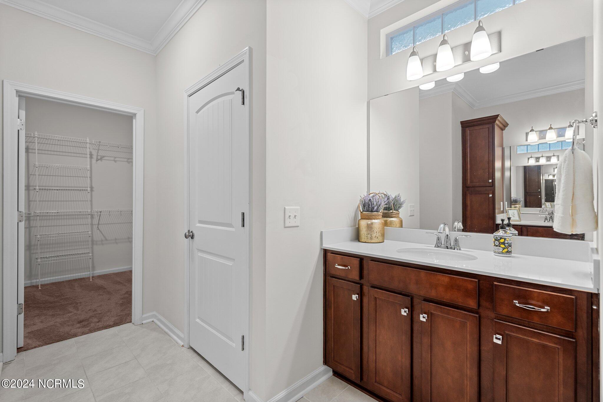 6016 Meadowgrove Loop