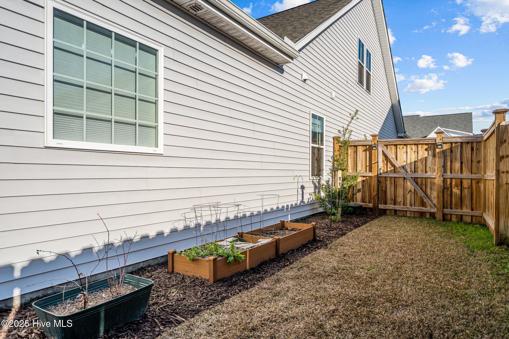 5273 Trumpet Vine Way