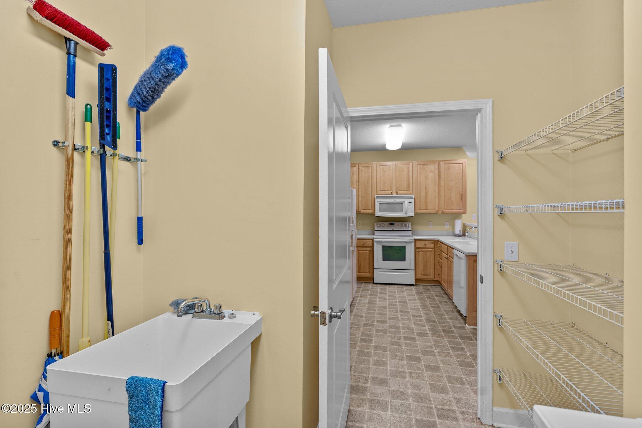 250 Woodlands Way Unit 14