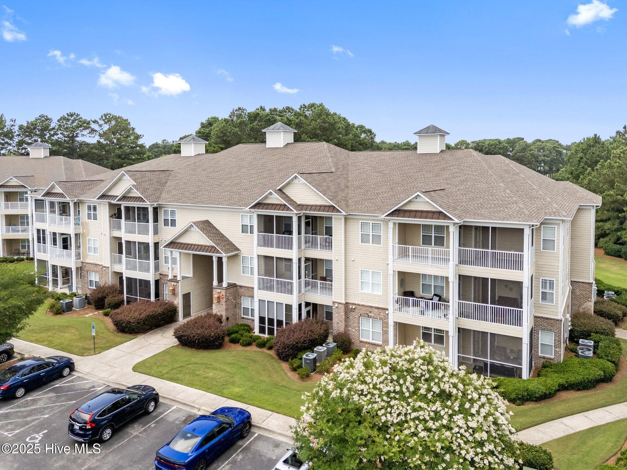 250 Woodlands Way Unit 14