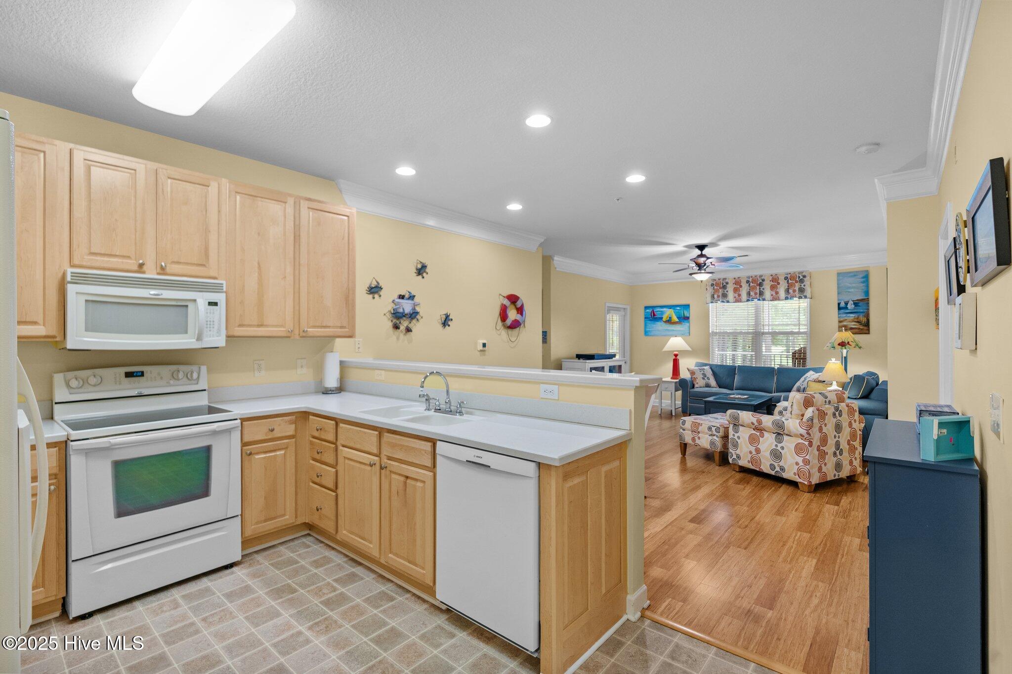 250 Woodlands Way Unit 14