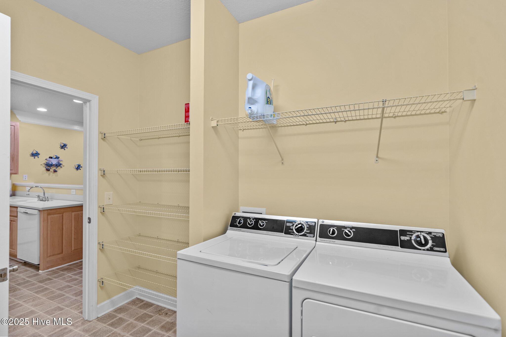250 Woodlands Way Unit 14