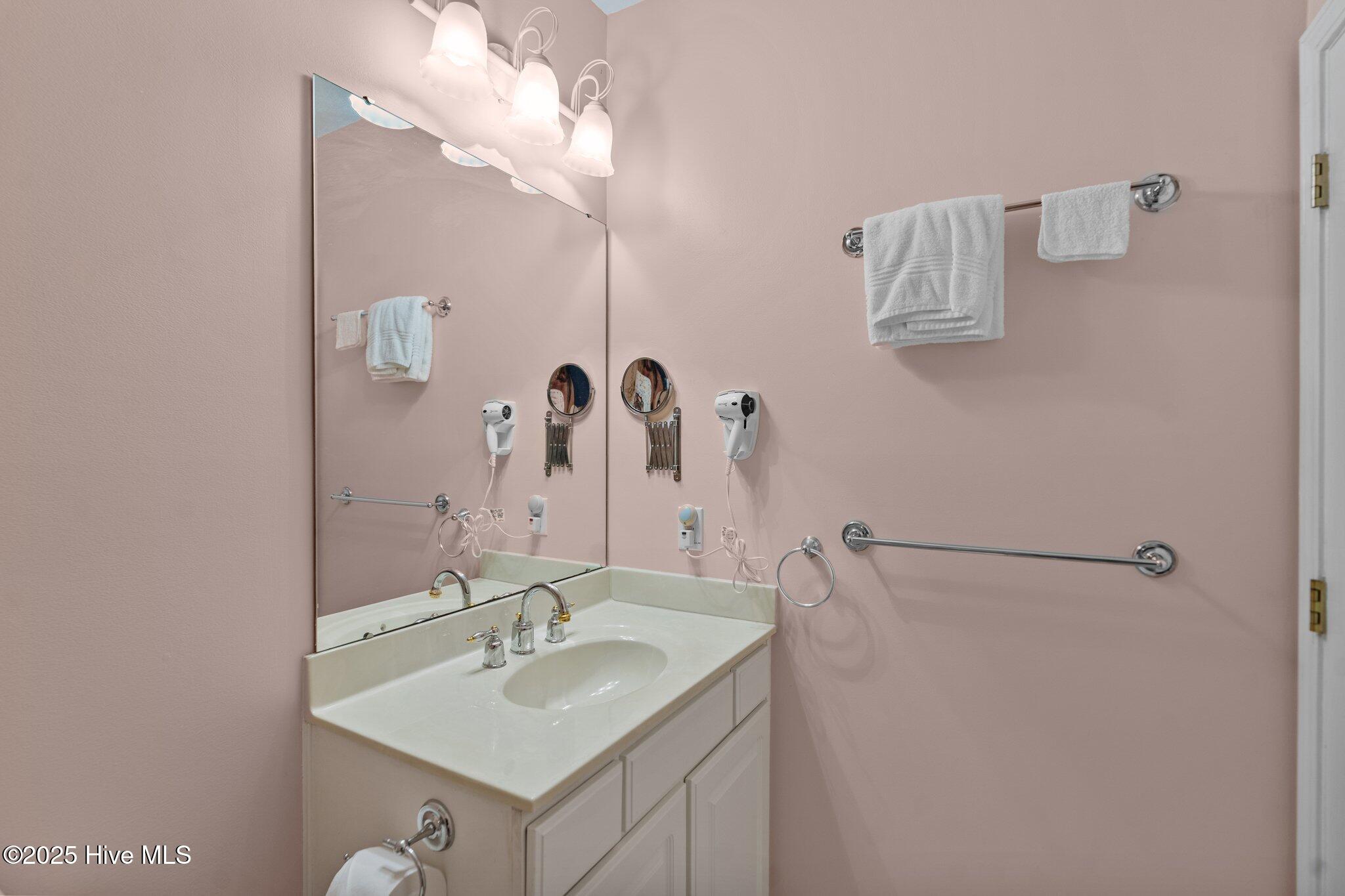 250 Woodlands Way Unit 14