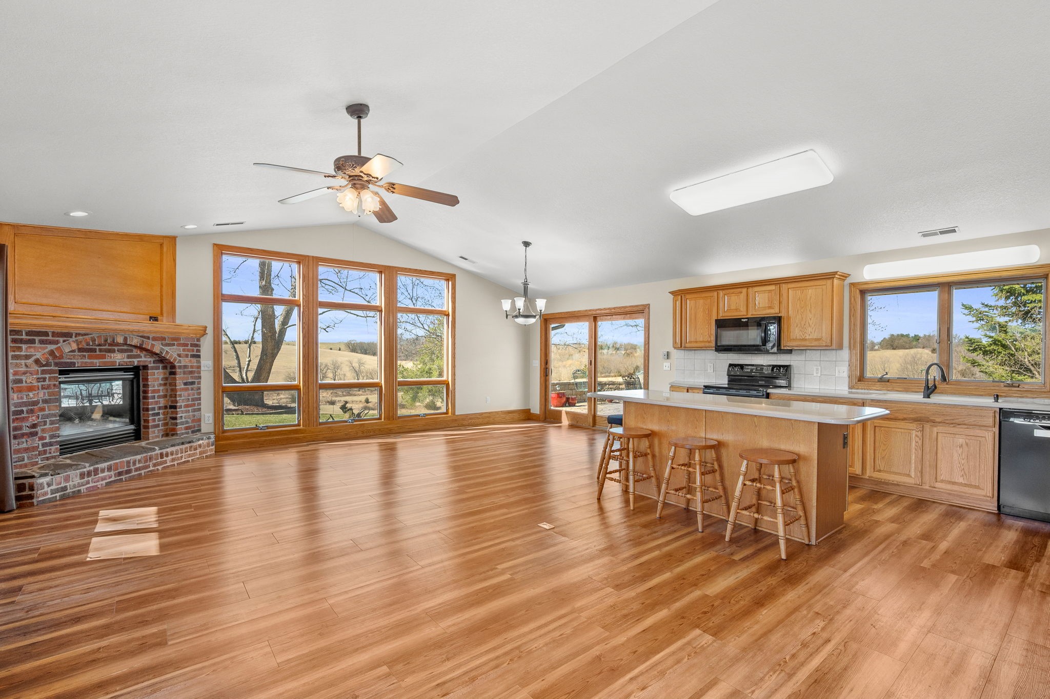 16072 County Road R45 Highway