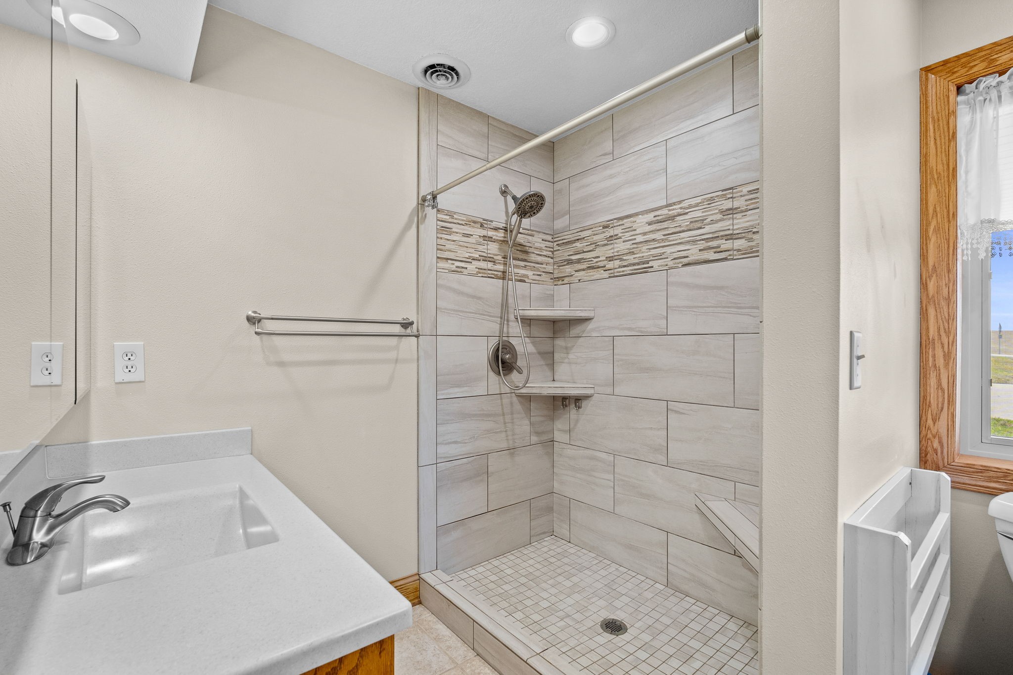 16072 County Road R45 Highway