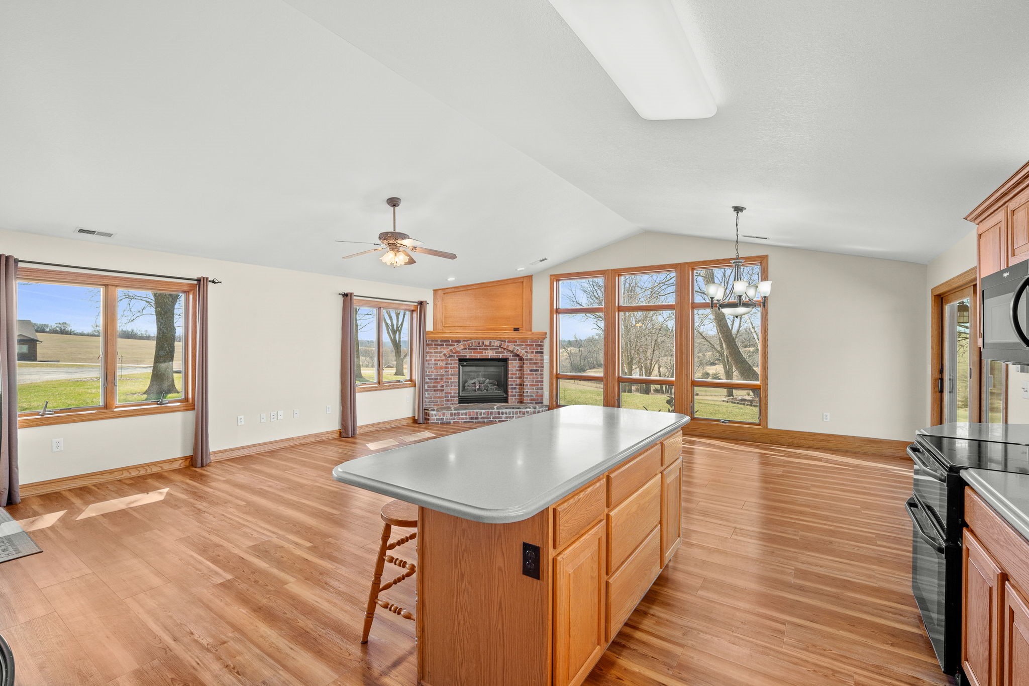 16072 County Road R45 Highway