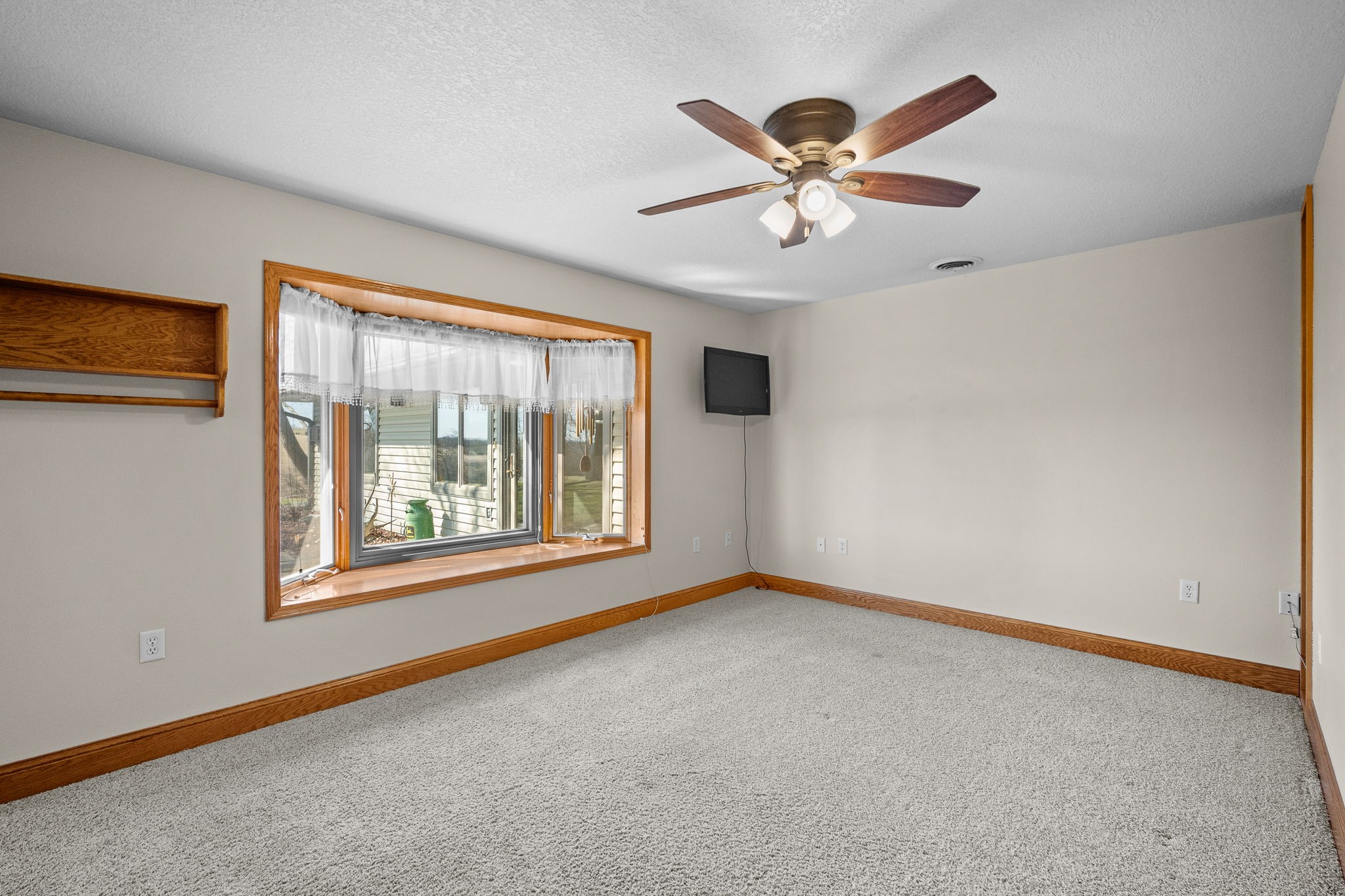 16072 County Road R45 Highway