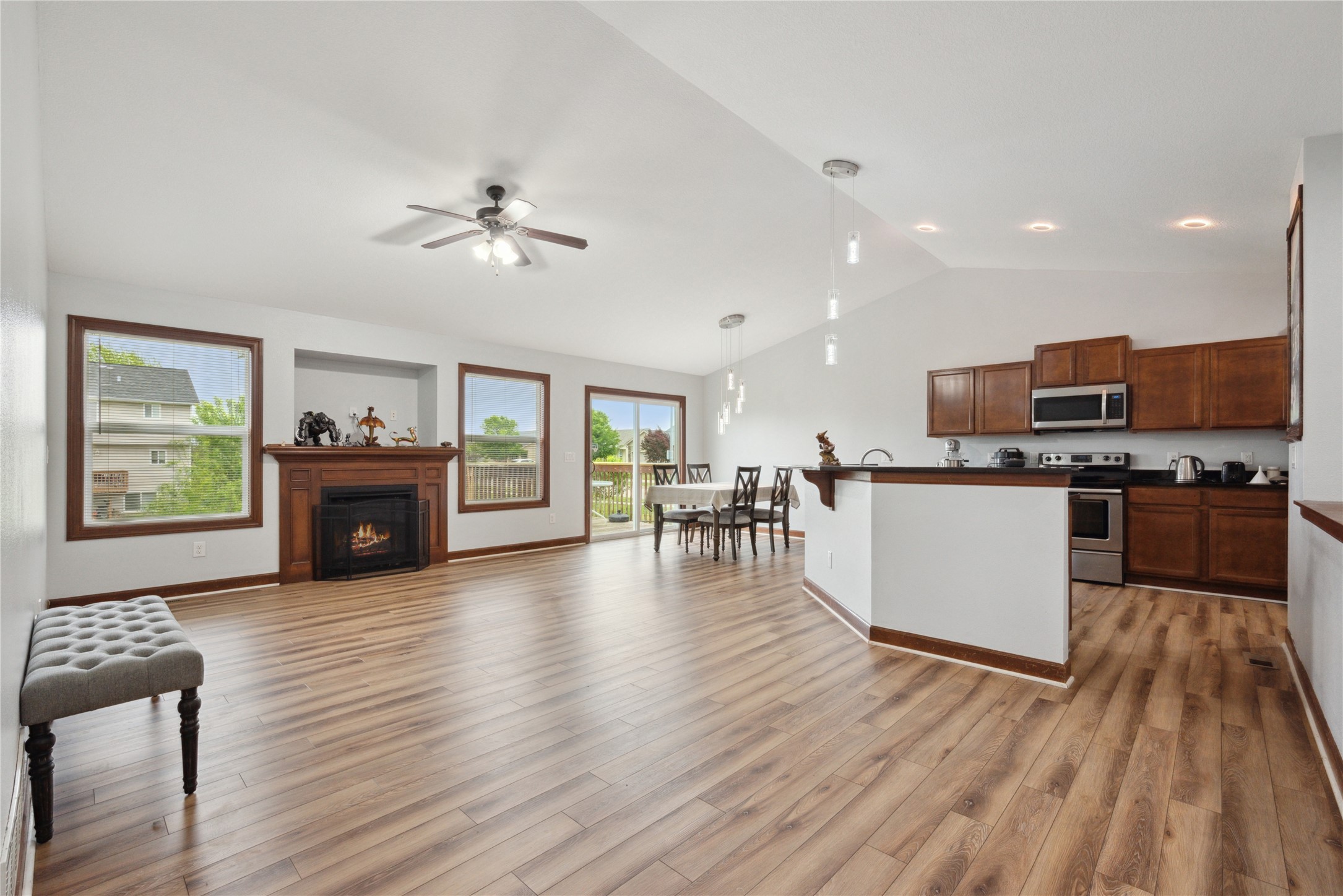 725 SE Pleasant View Drive