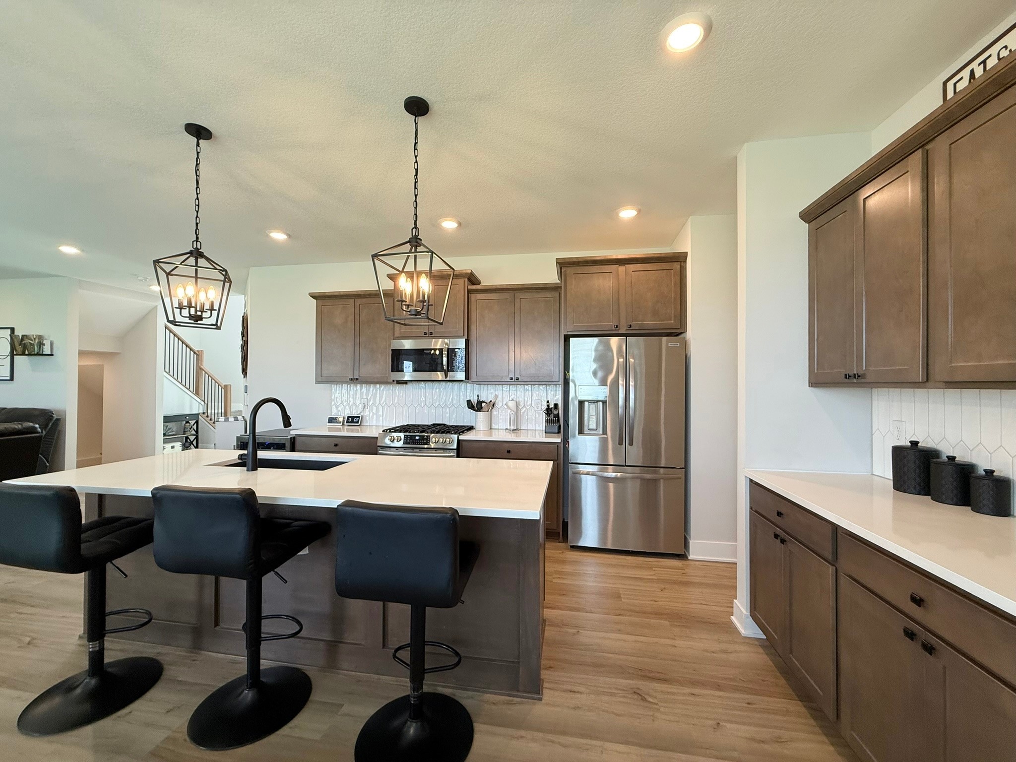 201 Creekside Drive SW