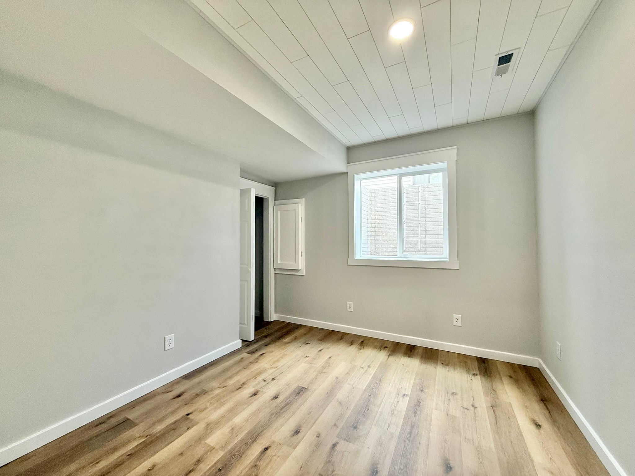 201 Creekside Drive SW