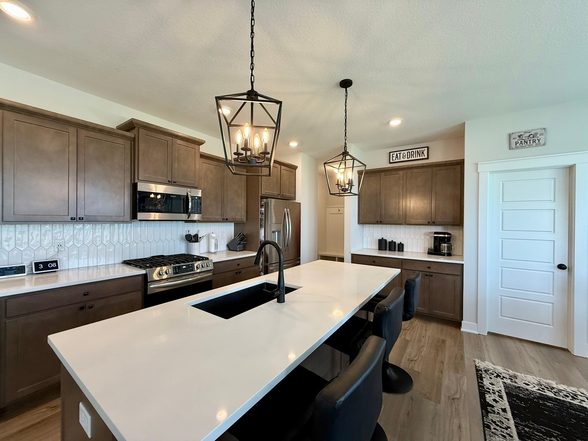 201 Creekside Drive SW