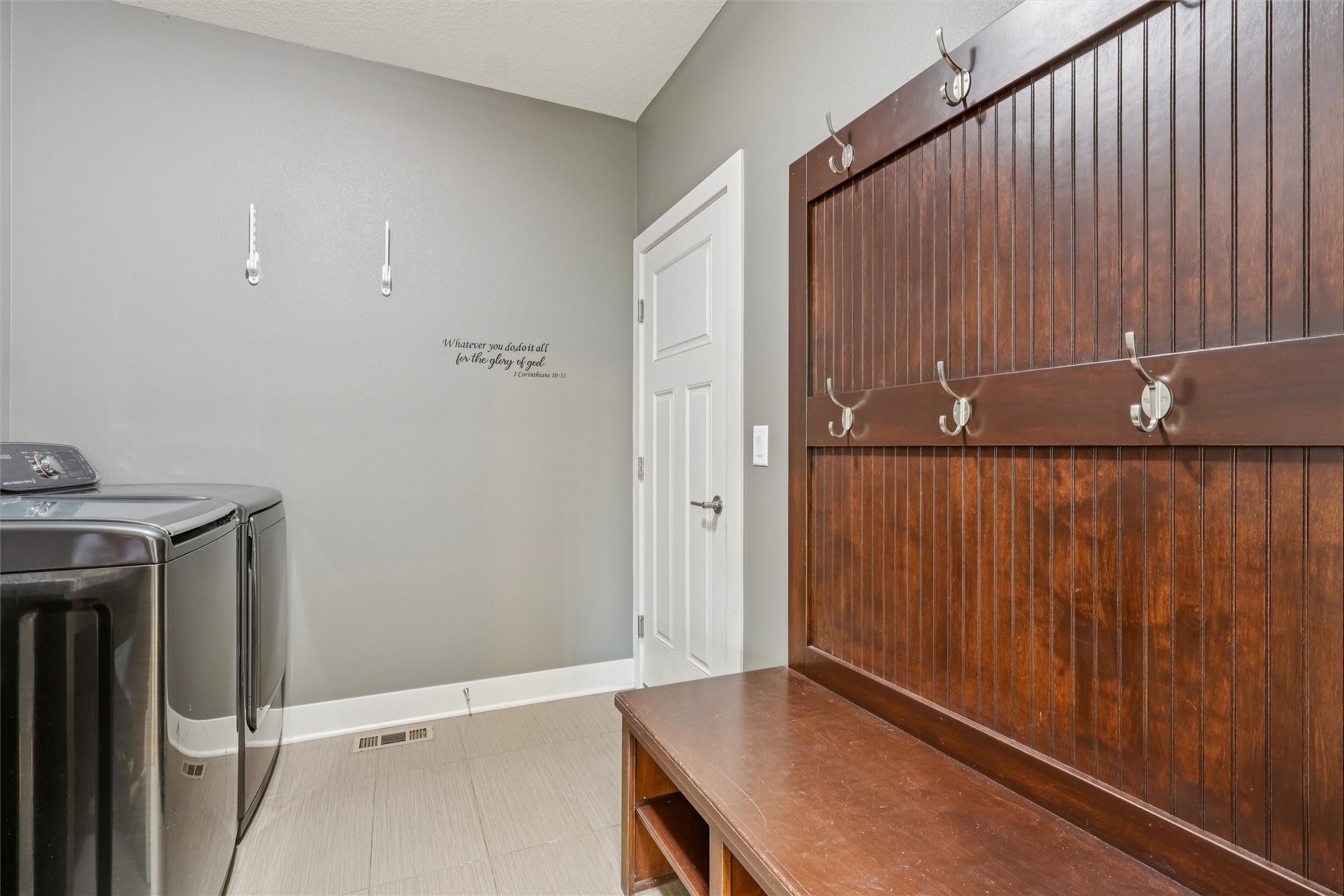 8202 Sky View Circle