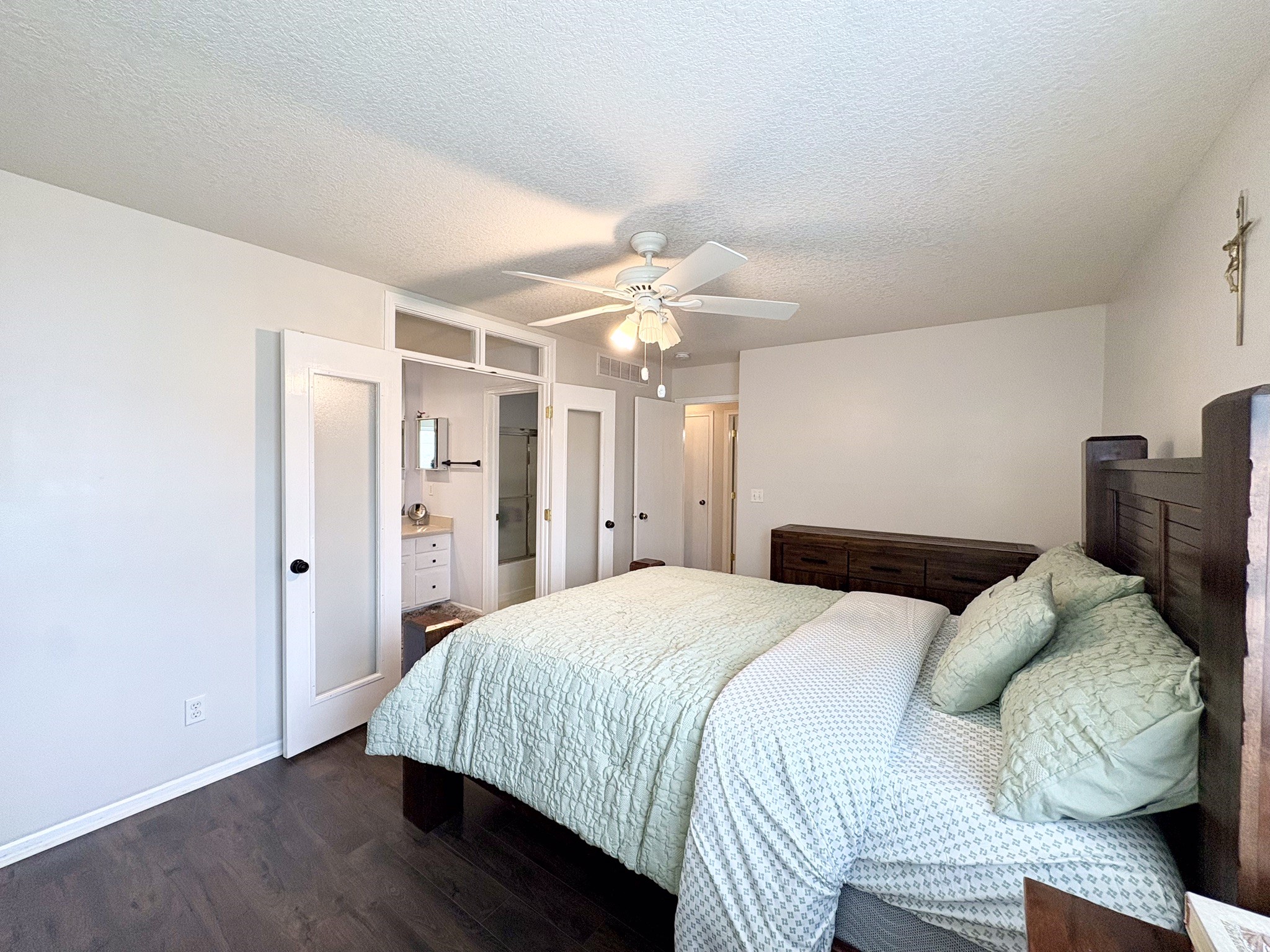 2401 E Glenwood Drive