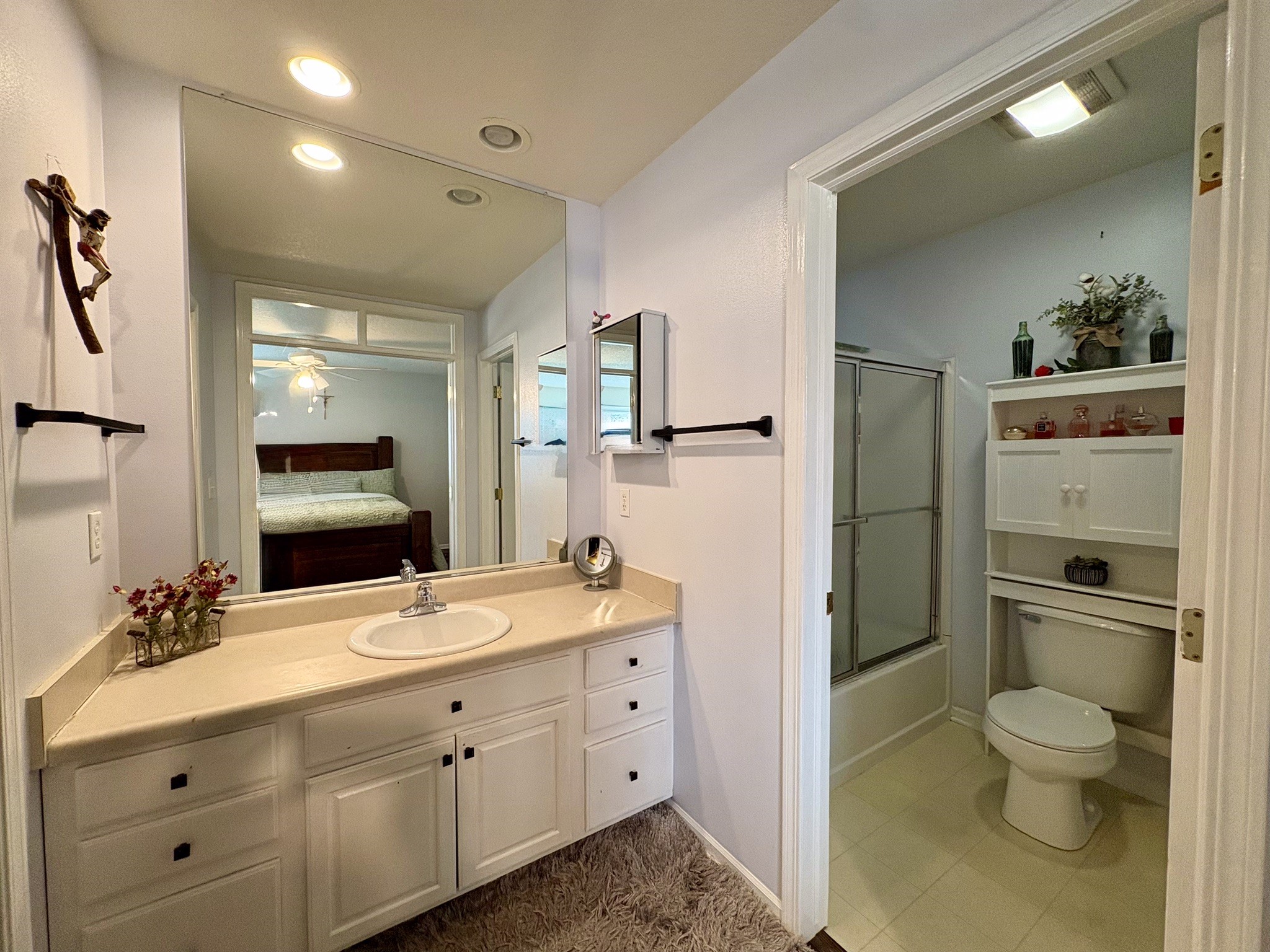 2401 E Glenwood Drive