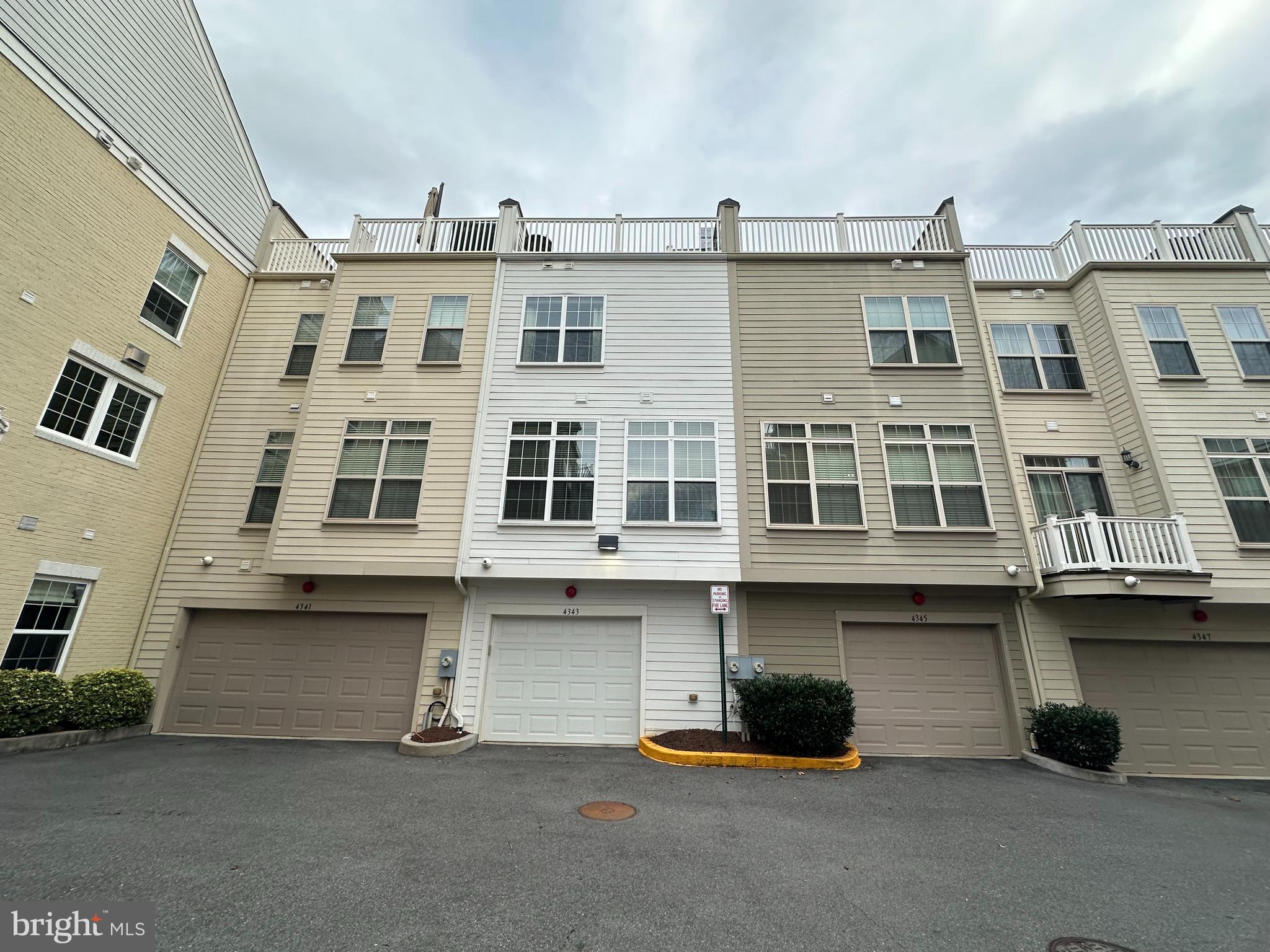 4343 N Pershing Dr