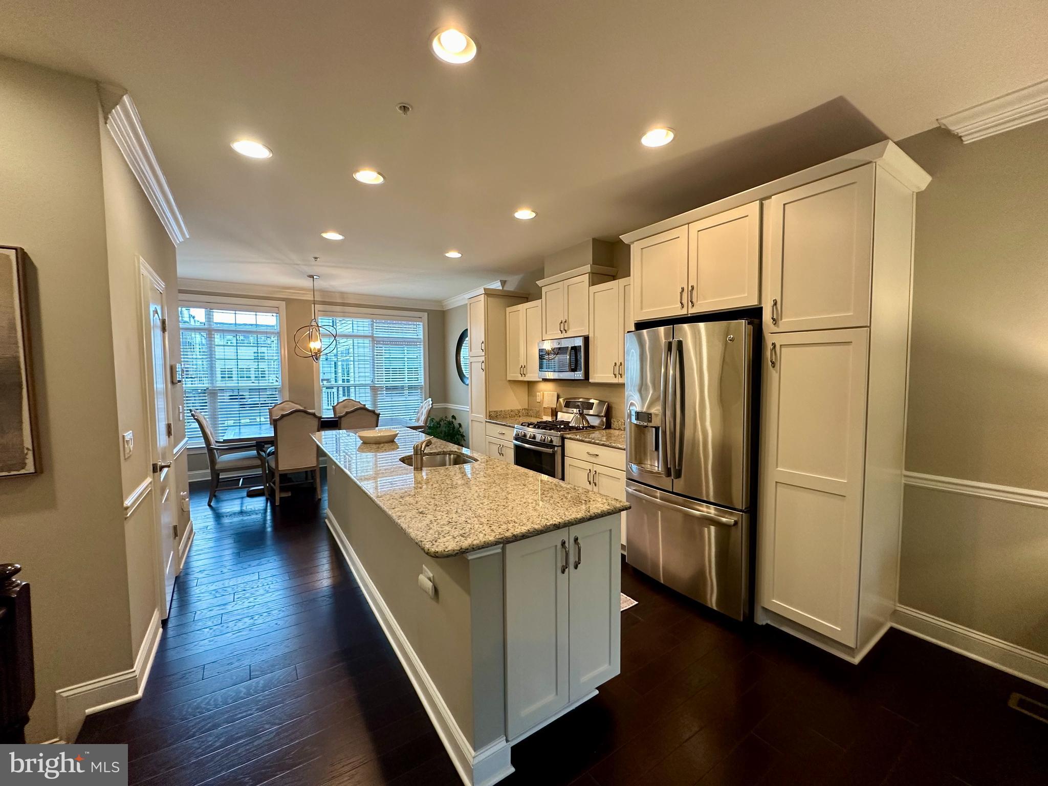 4343 N Pershing Dr