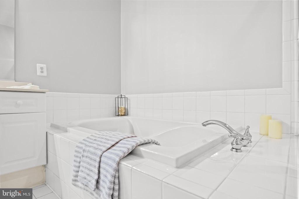 5112 DONOVAN DRIVE Unit: 107