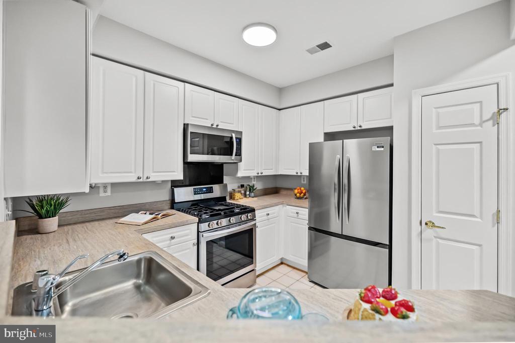 5112 DONOVAN DRIVE Unit: 107