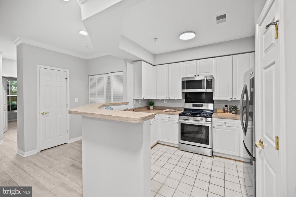 5112 DONOVAN DRIVE Unit: 107