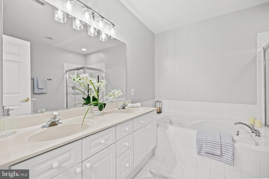 5112 DONOVAN DRIVE Unit: 107