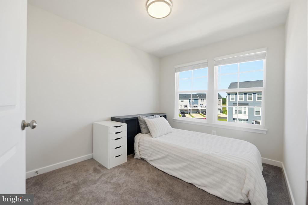 2243 BARHILL