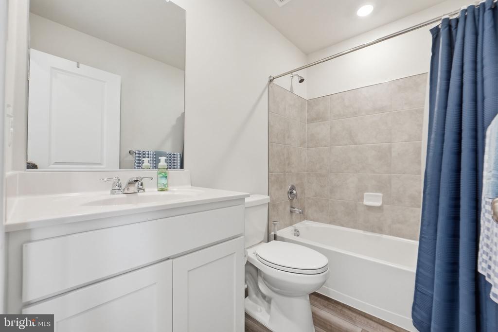 2243 BARHILL