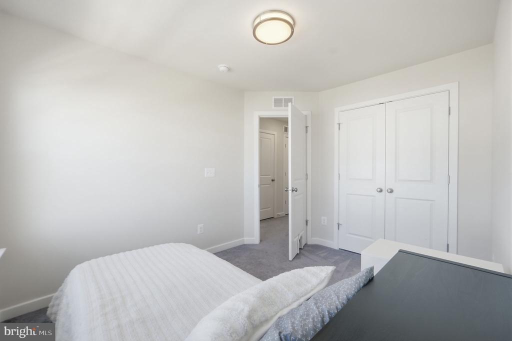 2243 BARHILL