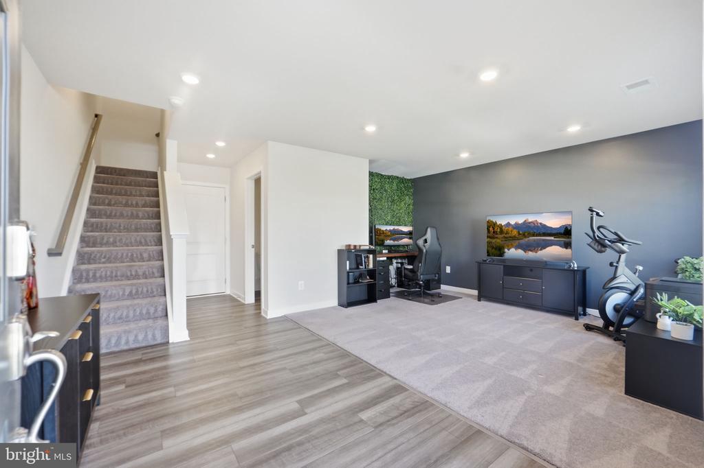 2243 BARHILL