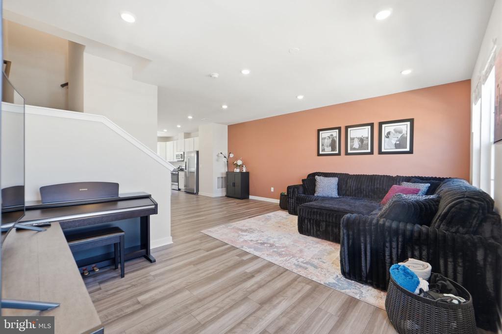 2243 BARHILL