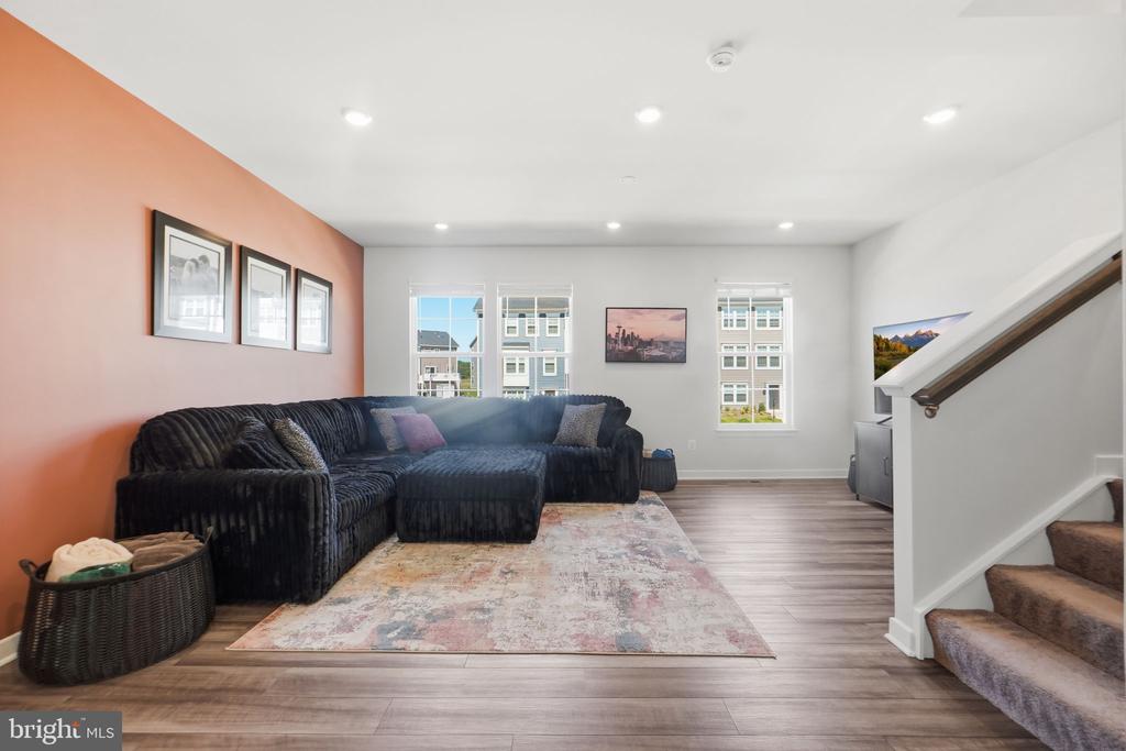 2243 BARHILL