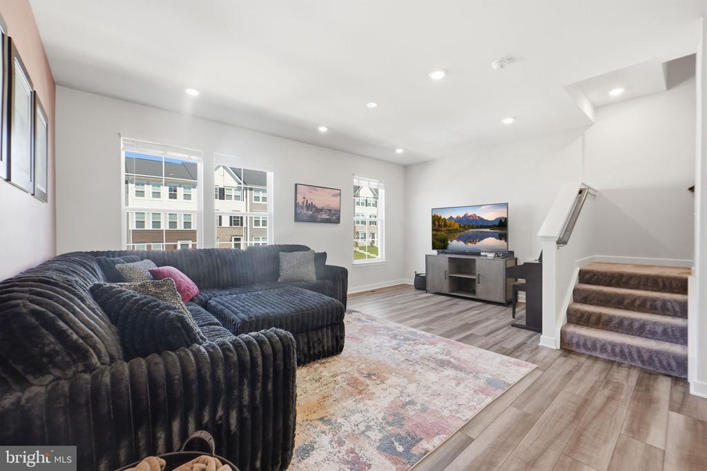 2243 BARHILL