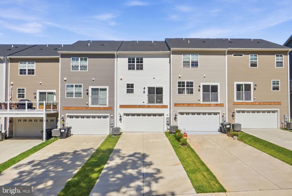 2243 BARHILL
