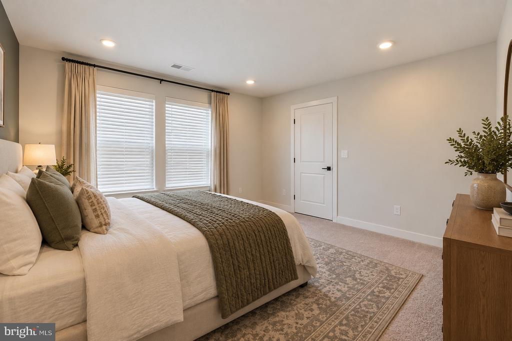 2243 BARHILL