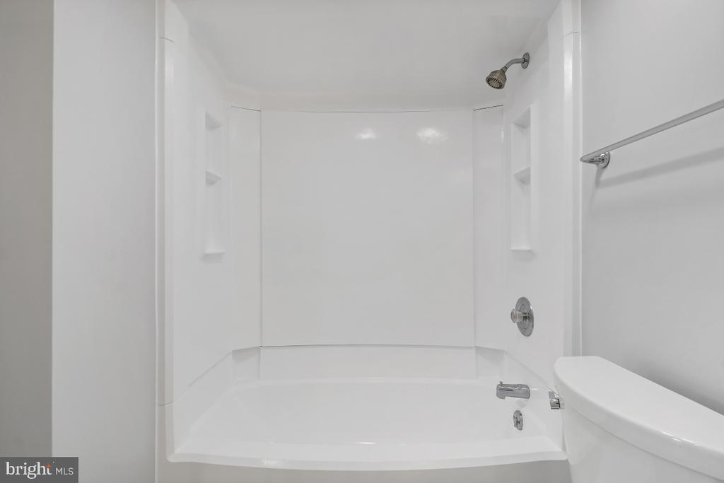 5904 Mount Eagle Dr #910