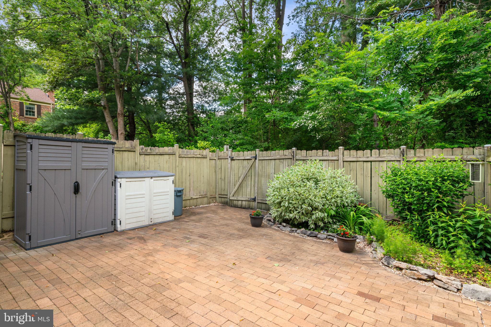 10334 Hampshire Green Ave