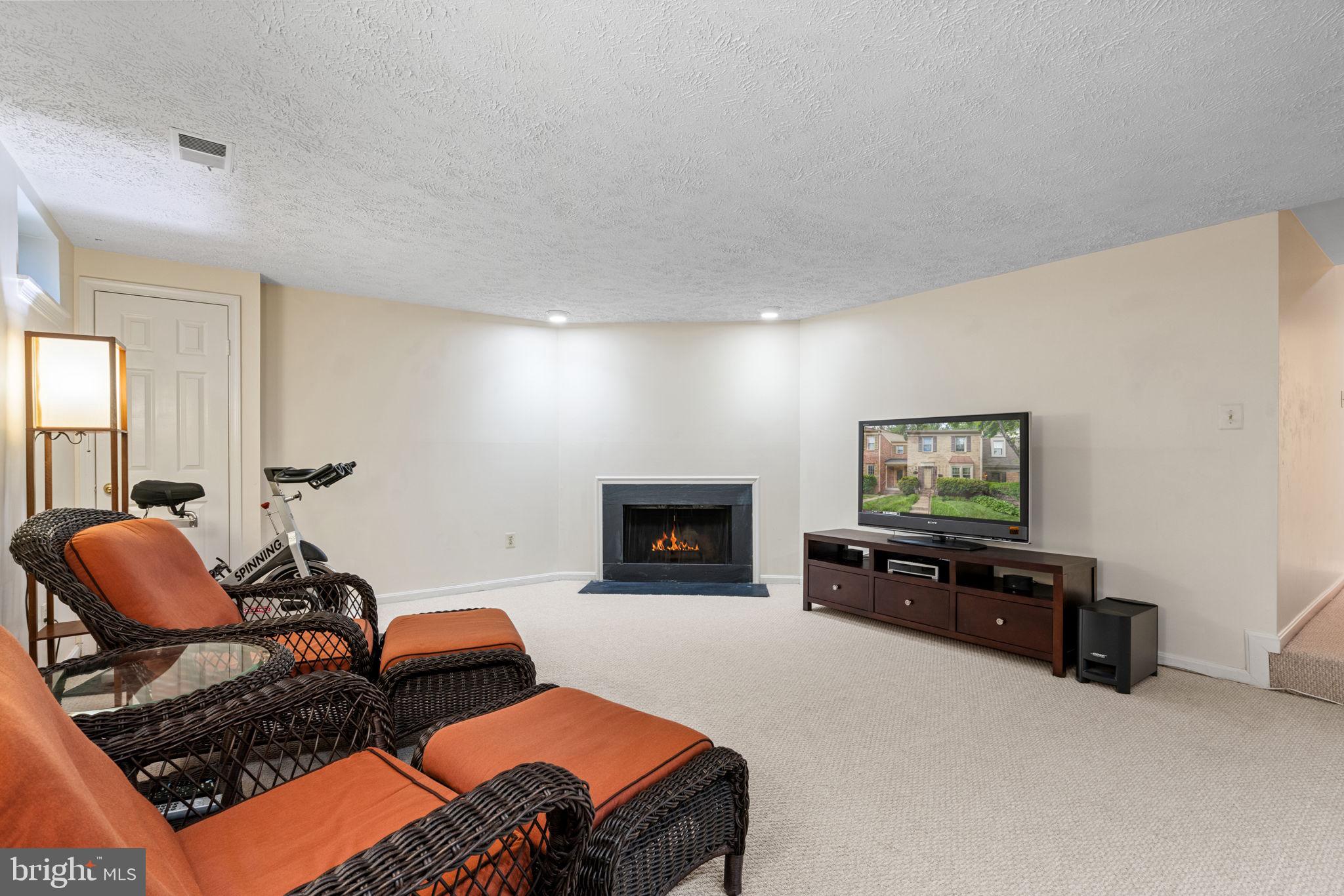 10334 Hampshire Green Ave