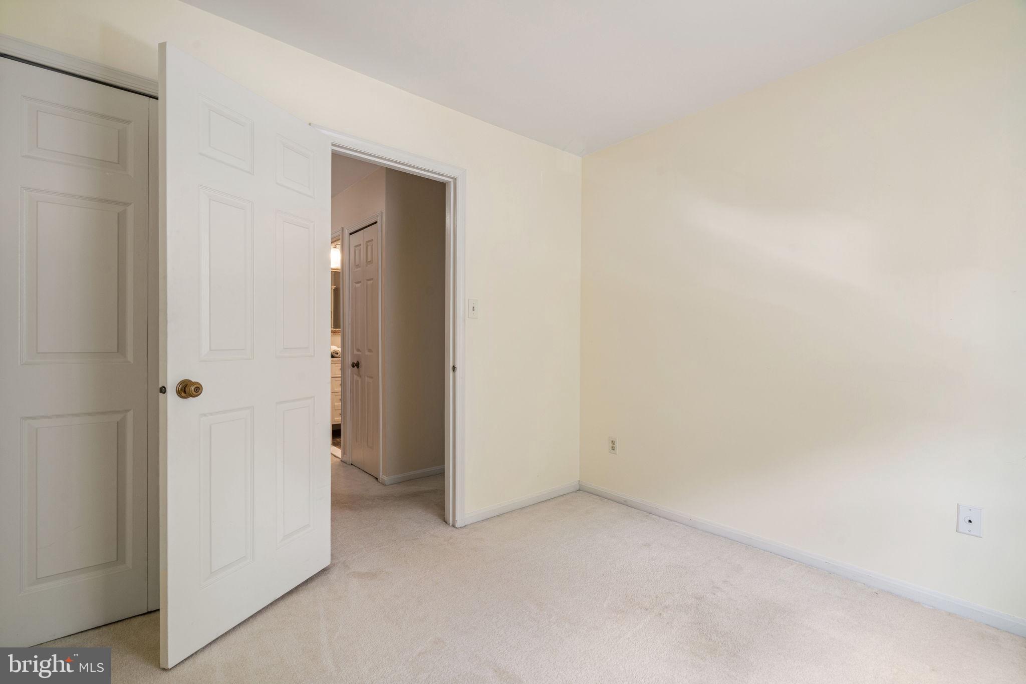 10334 Hampshire Green Ave