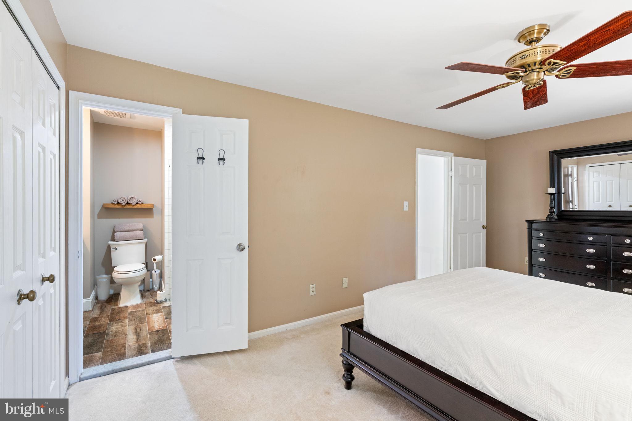 10334 Hampshire Green Ave