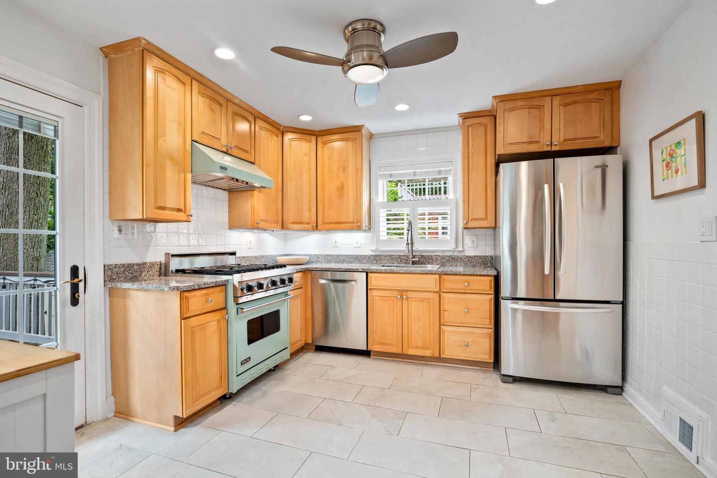 6105 Brook Dr