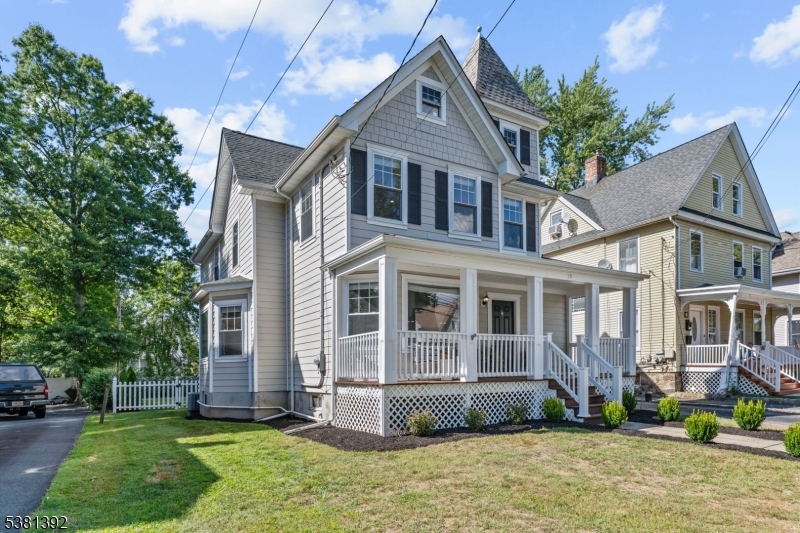 30 Hillside Ave