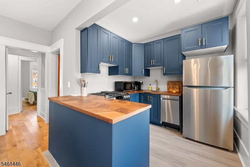 32 Willowdale Ave 2