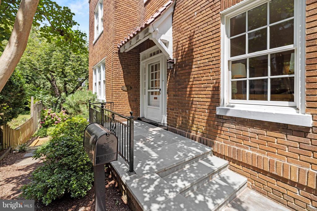 3415 Fessenden St NW