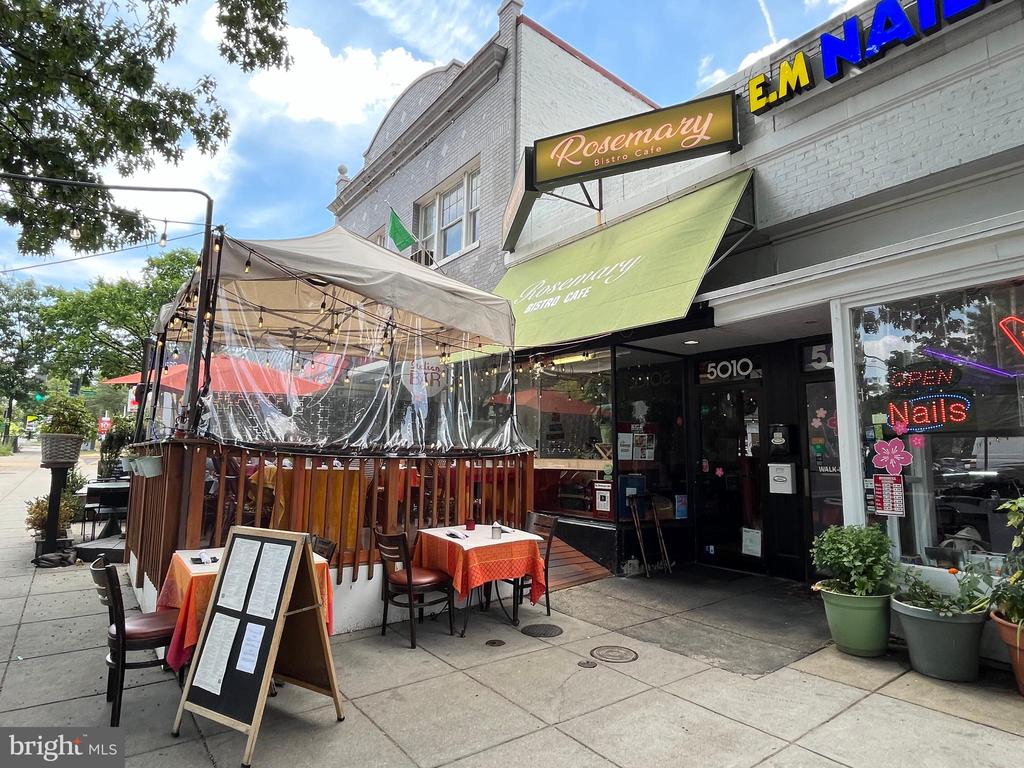 3415 Fessenden St NW