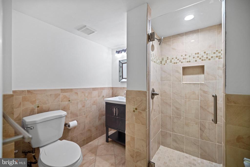 2833 Arizona Ter NW